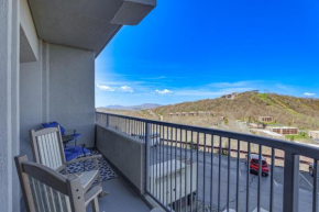 Overlooking Ski Slopes Sugar Mountain Condo!